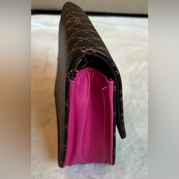 Beverly Hills Polo Club Black and Gold Crossbody Bag Logo - Picture 7 of 11